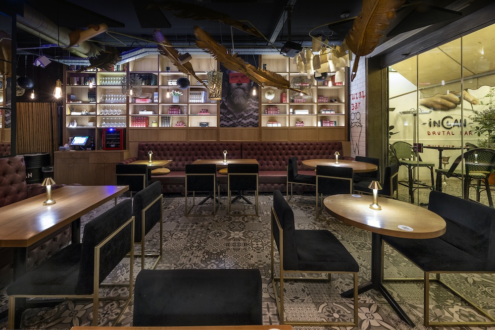 imagen 4 de Inclán Brutal Bar: renovadas y sabrosas Luces de Bohemia en Madrid.
