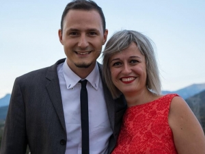 La pareja madrileña Una Guapa Y Un Gualtrapa está de regreso y muestra su buen estado.