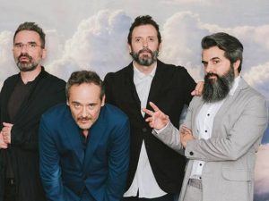 La veterana y exitosa banda Love Of Lesbian lanzan el primer single de su nuevo álbum.