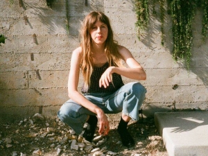 Lael Naele estrena un nuevo single y vídeo que encierra un precioso lamento pop.