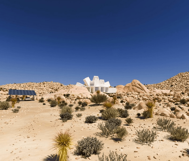 imagen 5 de Se vende Joshua Tree Container House, la casa de plano imposible.