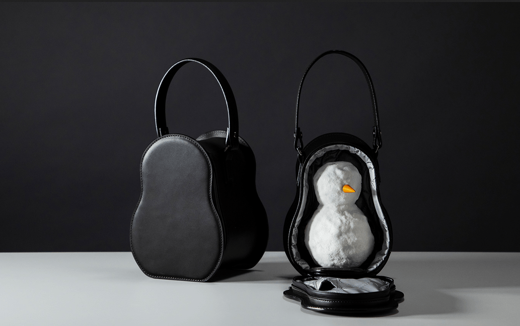 imagen 1 de Tsuchiya Leather Snowman Bag, la bolsa más bella e inútil que has visto jamás.