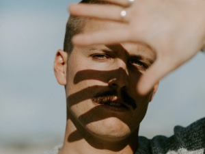 El cantautor australiano Ziggy Alberts comparte nuevo single y vídeo.