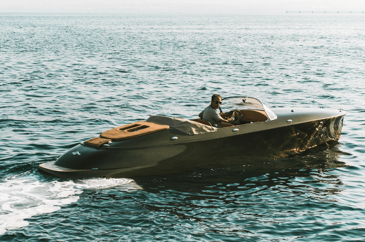 imagen 10 de Hermes Speedster E Dayboat, un crucero de día elegante y silencioso, un Porsche sobre el agua.