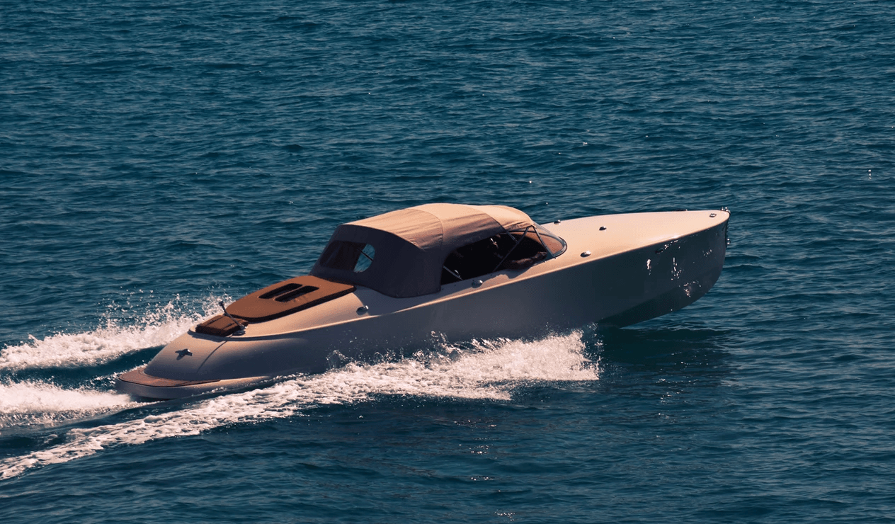 imagen 13 de Hermes Speedster E Dayboat, un crucero de día elegante y silencioso, un Porsche sobre el agua.