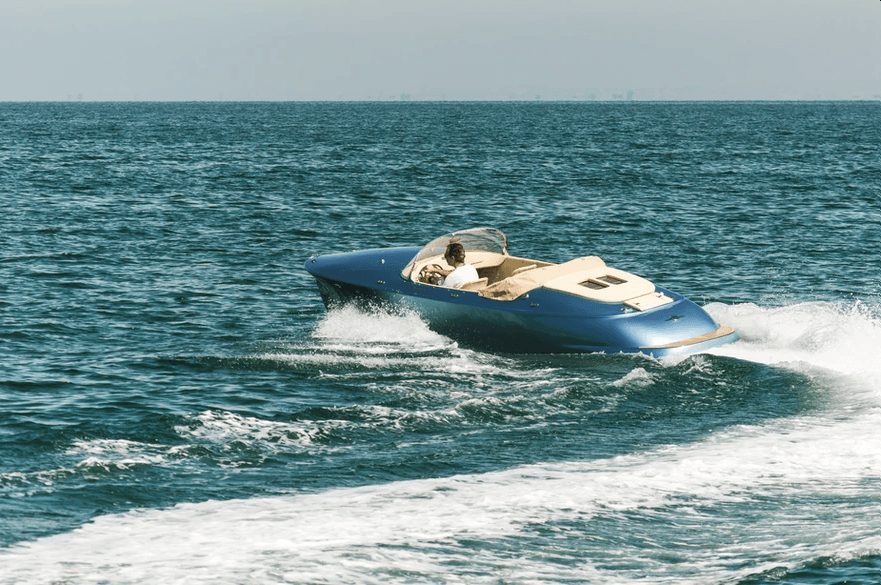 imagen 6 de Hermes Speedster E Dayboat, un crucero de día elegante y silencioso, un Porsche sobre el agua.