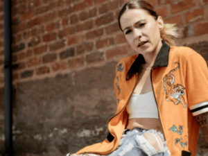 Lucy Spraggan estrena un nuevo adelanto de su próximo álbum que saldrá en febrero.