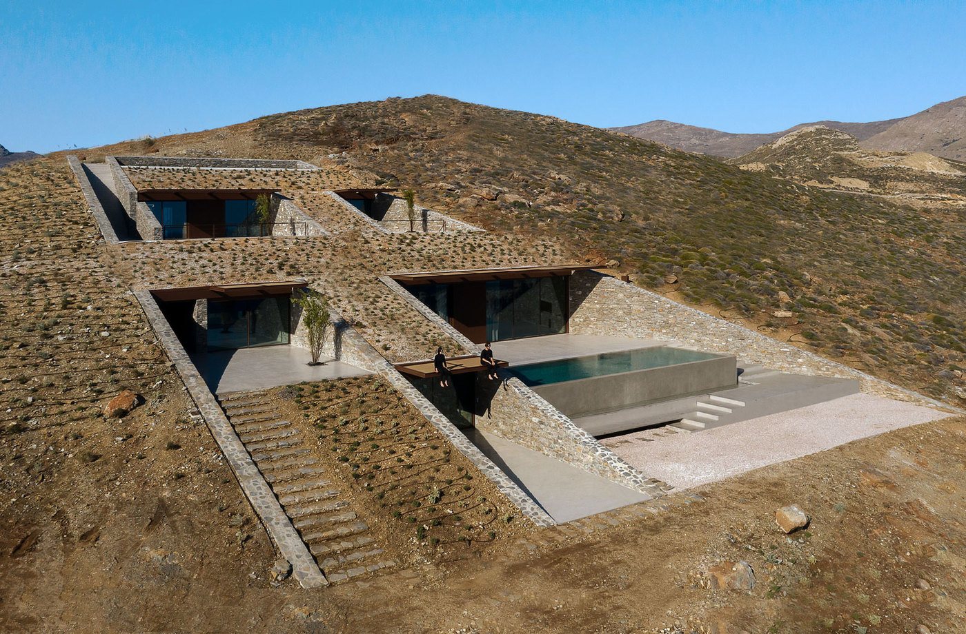 imagen 3 de Ncaved House, una casa de diseño y lujo semienterrada en una colina griega.