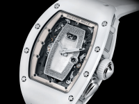 Richard Mille 037: el tiempo en cerámica blanca, nácar, diamantes y oro blanco.