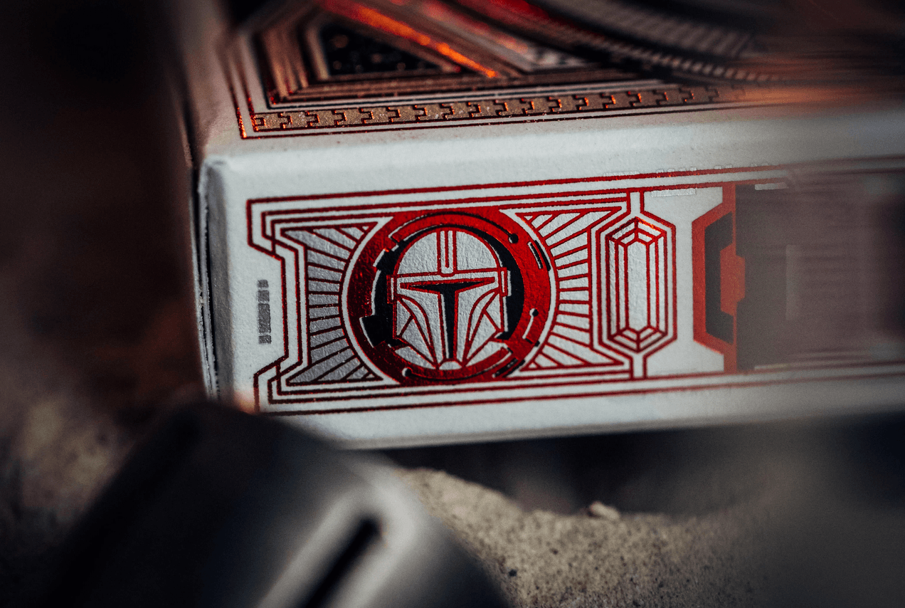 imagen 1 de The Mandalorian premium playing cards: las cartas que quieren los amantes de Star Wars.