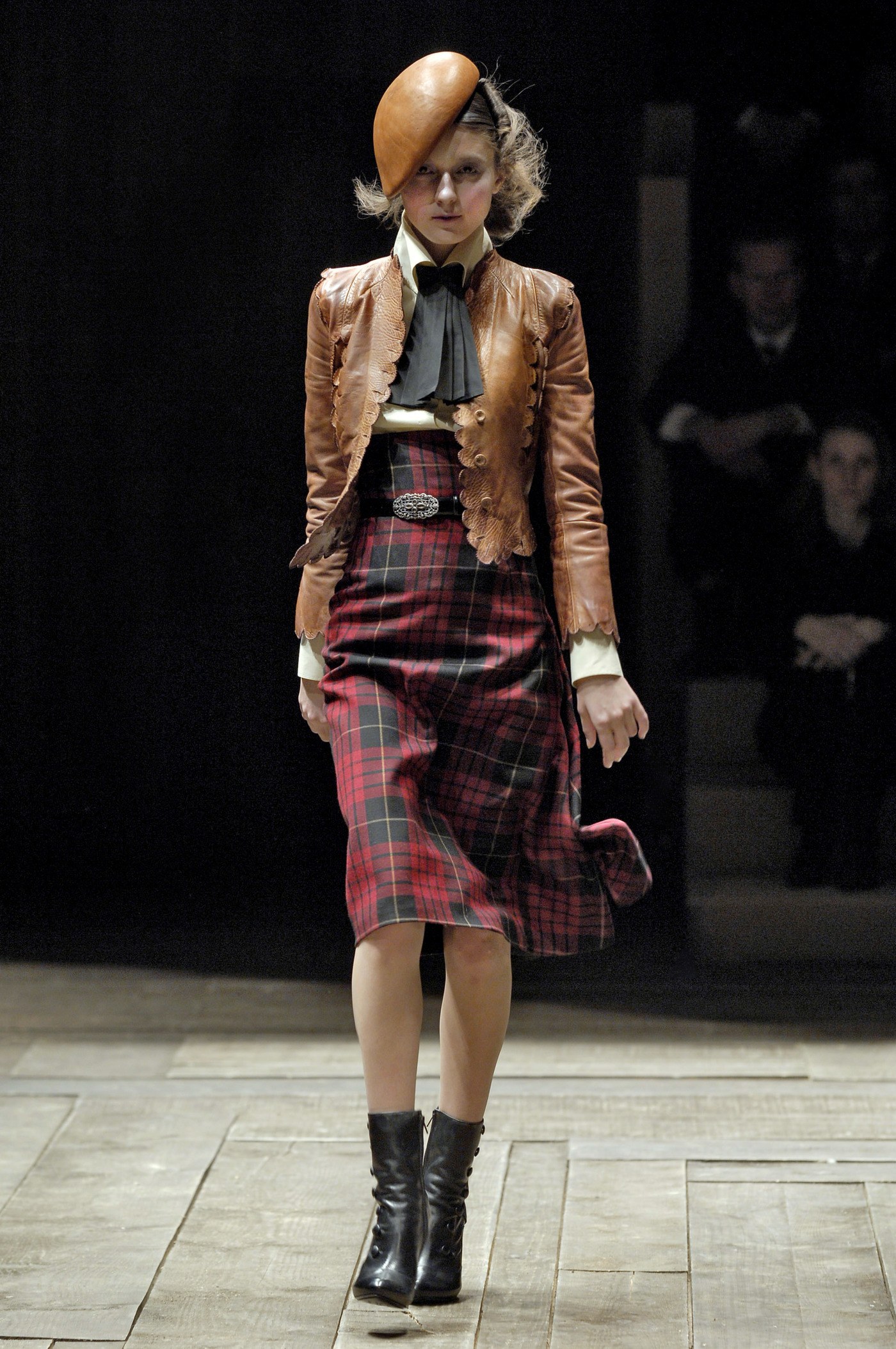 imagen 2 de Brand Approved: la apuesta de Vestiaire Collective por la moda circular se presenta con Alexander McQueen.