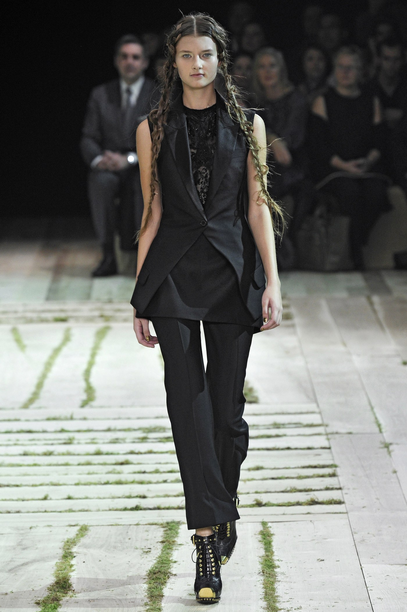 imagen 1 de Brand Approved: la apuesta de Vestiaire Collective por la moda circular se presenta con Alexander McQueen.