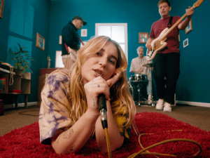 Fickle Friends publican un nuevo EP rebosante de pop lleno de sintetizadores.