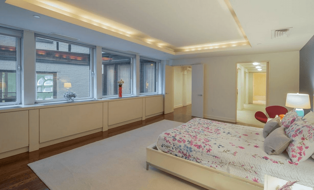imagen 10 de ¿Imaginas vivir en un apartamento neoyorquino con un mural de Keith Haring en el salón?