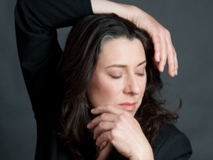 La cantautora canadiense Annabelle Chvastek anuncia la publicación de un nuevo álbum.