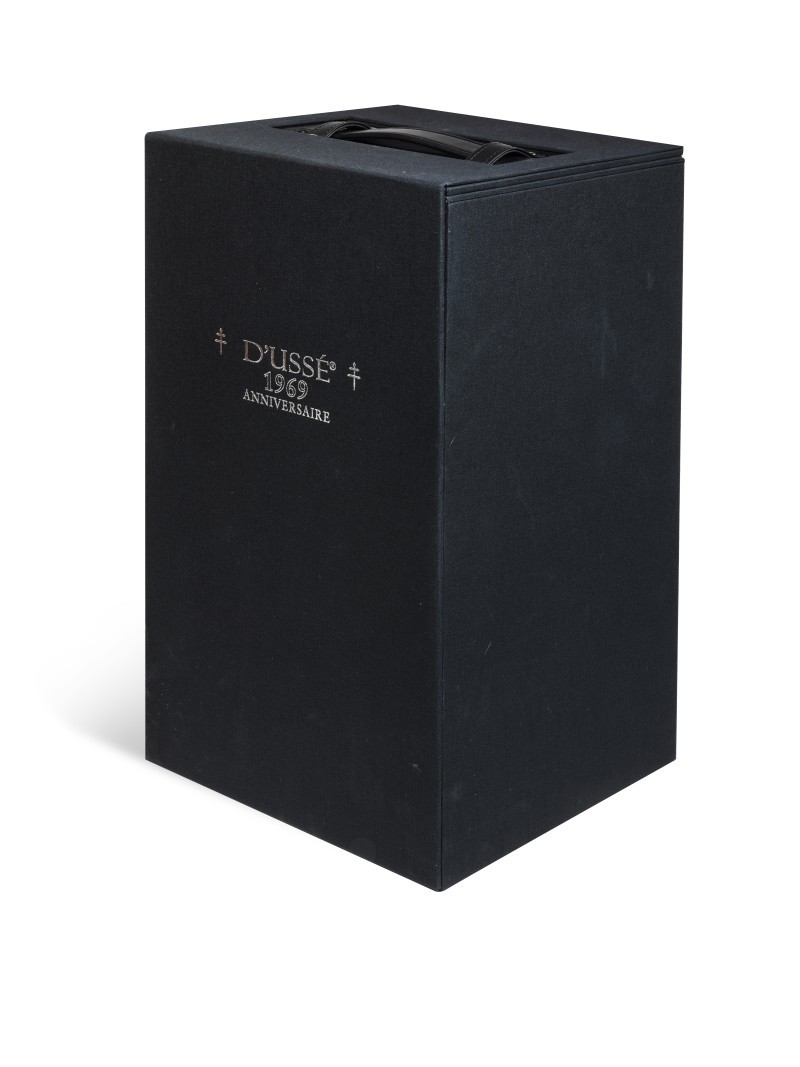 imagen 6 de D’USSÉ Grande Champagne Cognac Anniversaire 1969. Una edición limitada, exclusiva y lujosa a subasta.
