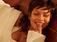 Eaze Drop Blurring Skin Tint: el secreto mejor guardado por la piel de Rihanna. El fashion film.