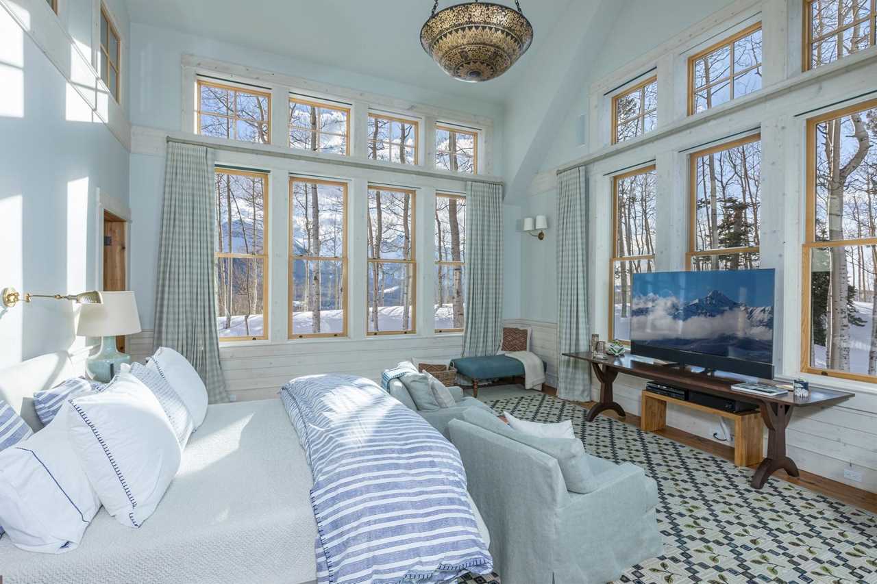 imagen 8 de El cómico Jerry Seinfeld vende su casa de esquí en Telluride.