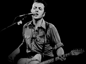 Encuentran una grabación inédita de Joe Strummer que aparecerá en una nueva recopilación.