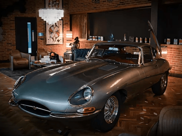 Helm estrena la mejor restauración del mítico Jaguar E-Type.