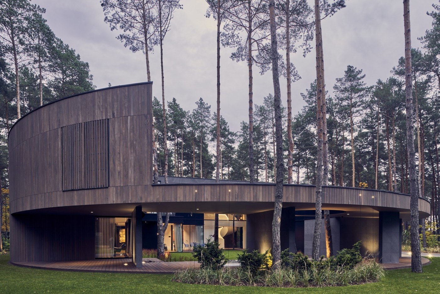 imagen 1 de Circle Wood: una gran casa redonda y natural.