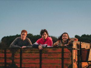 El trio leonés Teleclub debuta con un single de trepidante indie pop.