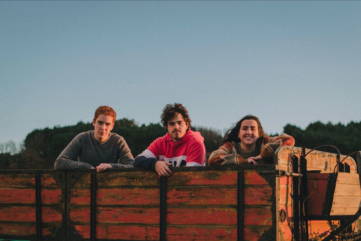 imagen 1 de El trio leonés Teleclub debuta con un single de trepidante indie pop.