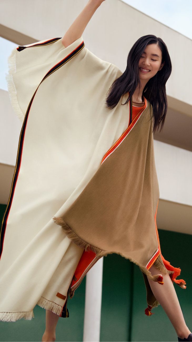 imagen 5 de Hermès y su mundo de pañuelos, seda y color.