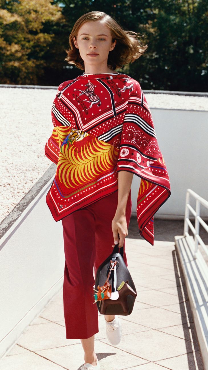 imagen 4 de Hermès y su mundo de pañuelos, seda y color.