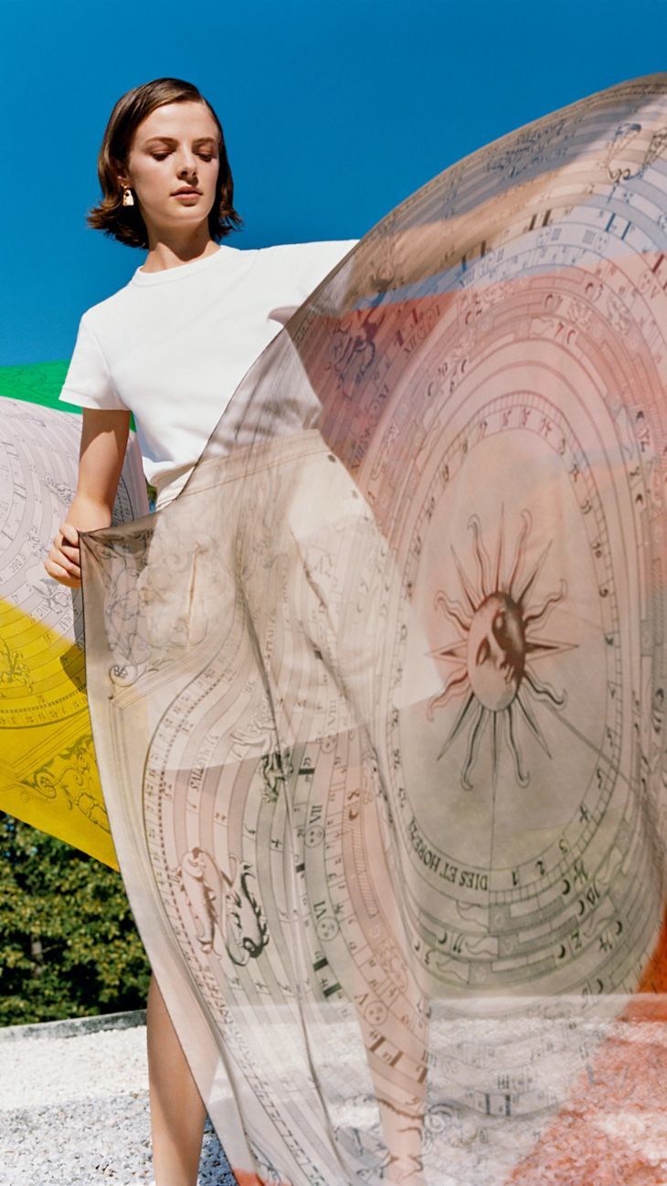 imagen 3 de Hermès y su mundo de pañuelos, seda y color.