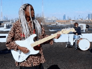 La primavera suena mucho mejor con el encanto musical de Hannah Jadagu.