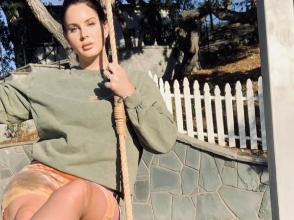 Lana Del Rey comparte el nuevo single de su próximo álbum que llega acompañado de un bonito vídeo.