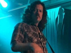 El cantante y compositor Ted Russell Kamp publica su duodécimo álbum en solitario.