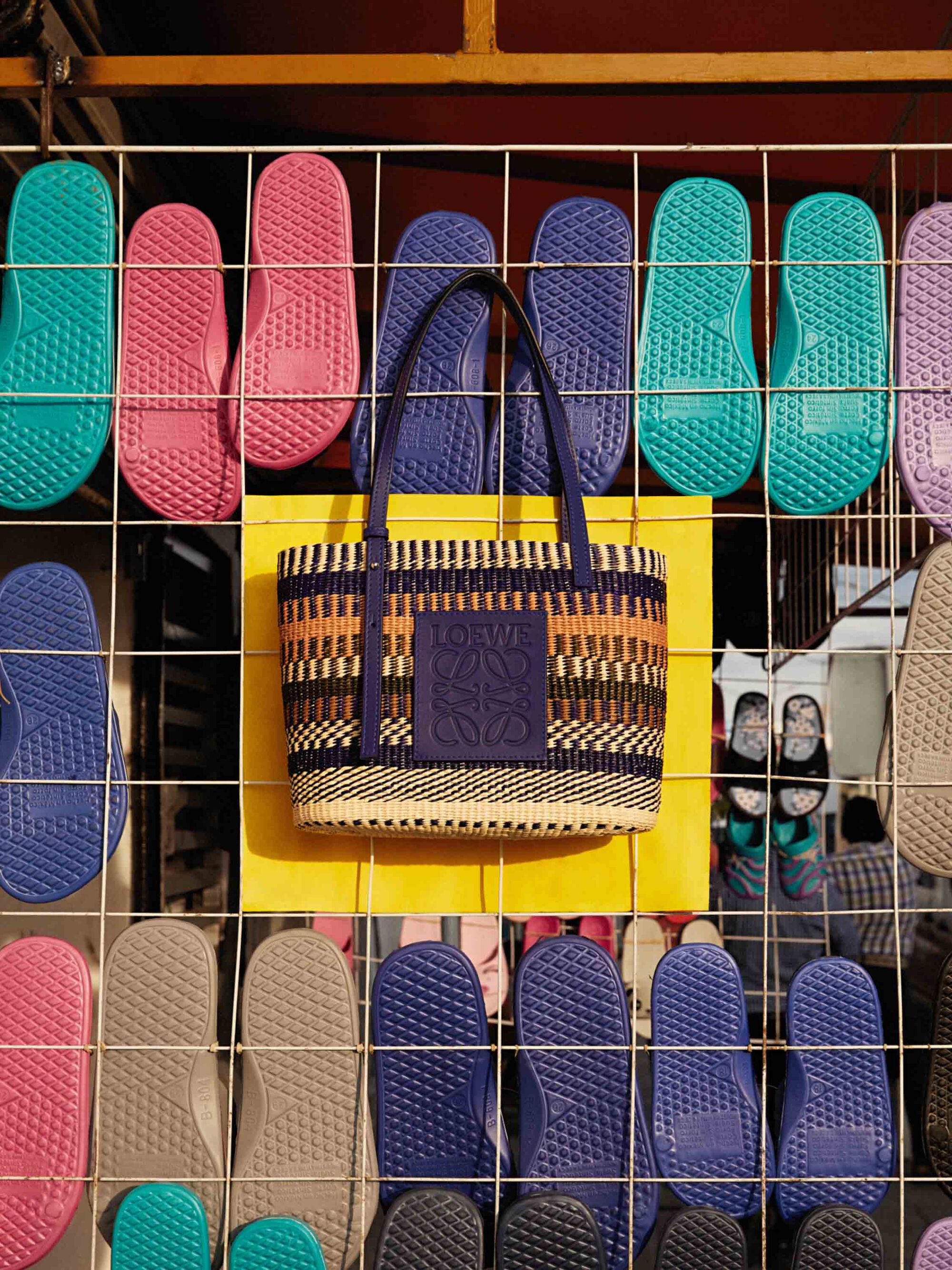 imagen 3 de Paula’s Ibiza 2021: las cestas Loewe están de moda.