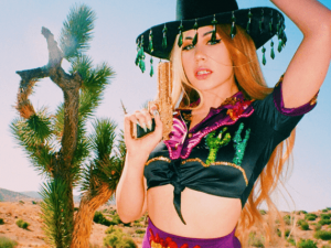 Slayyyter comparte un nuevo tema y vídeo adelanto de su álbum de debut.