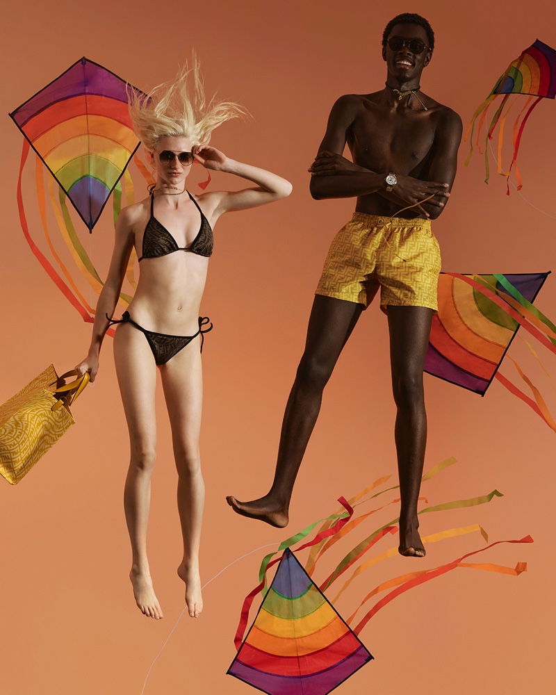 imagen 3 de A la playa y a todo color con Fendi y Sarah Coleman.