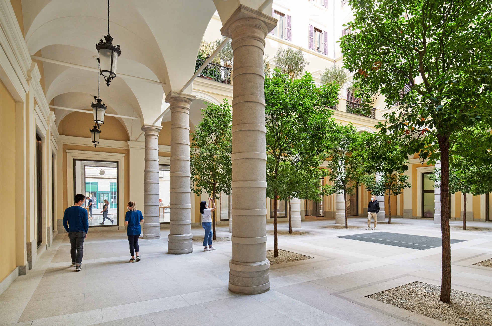 imagen 3 de Apple estrena tienda en un edificio histórico de la Via del Corso, en el corazón de Roma.