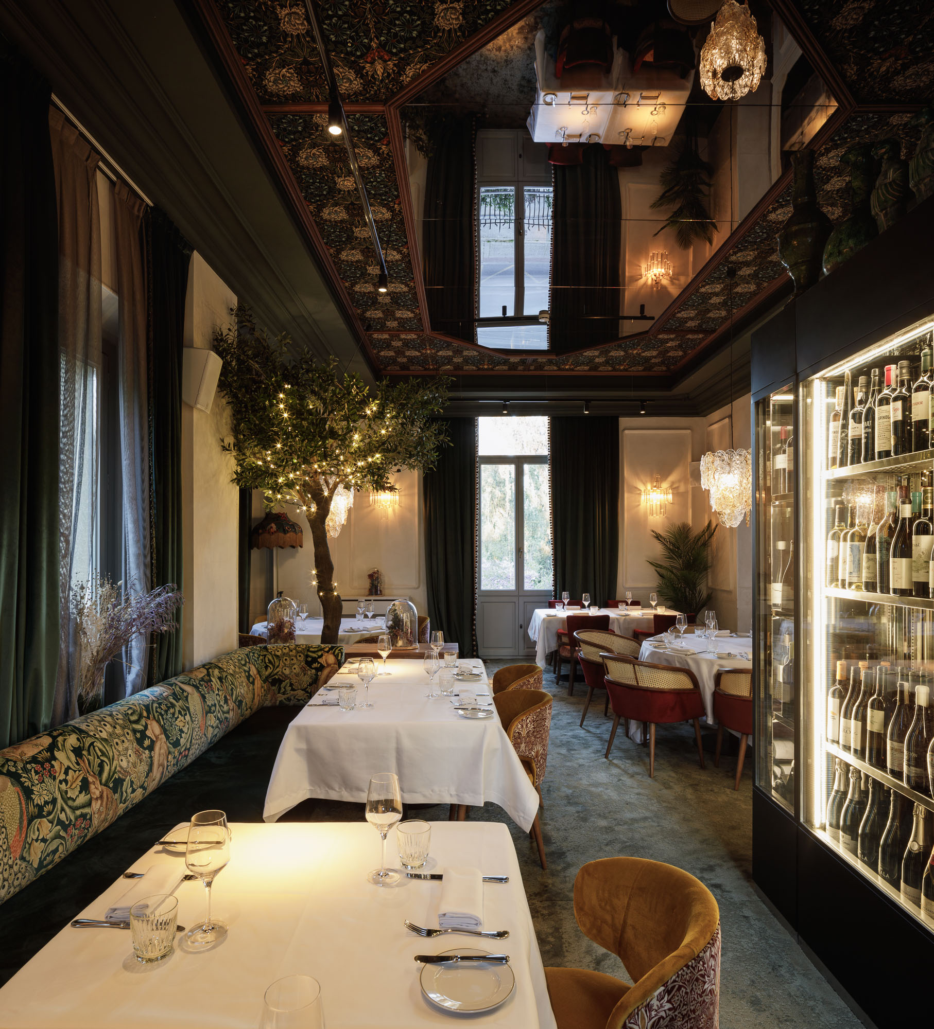 imagen 18 de Casa Ozama, el restaurante más suntuoso de Sevilla.