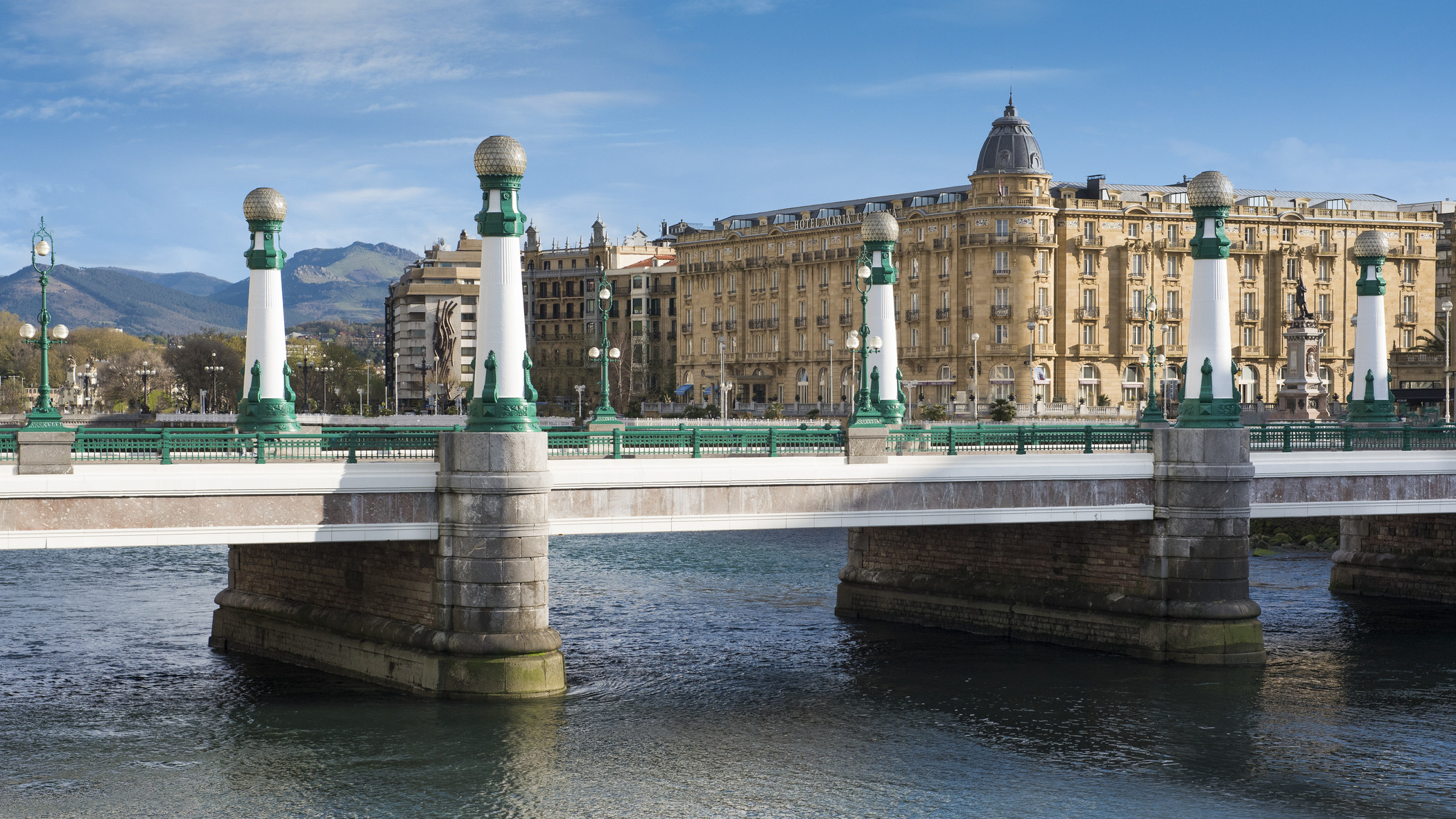 imagen 1 de Cook & Fashion, la mejor visita posible a San Sebastián para un amante de la moda y la gastronomía.