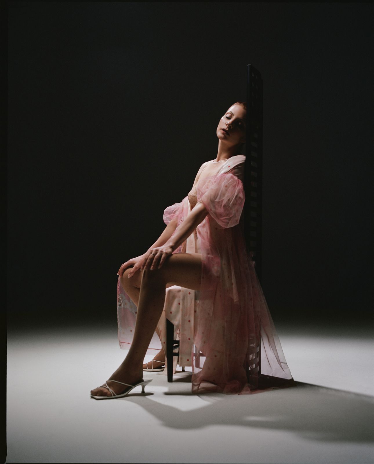 imagen 3 de La cantante y actriz Najwa Nimri publica otro single y vídeo.