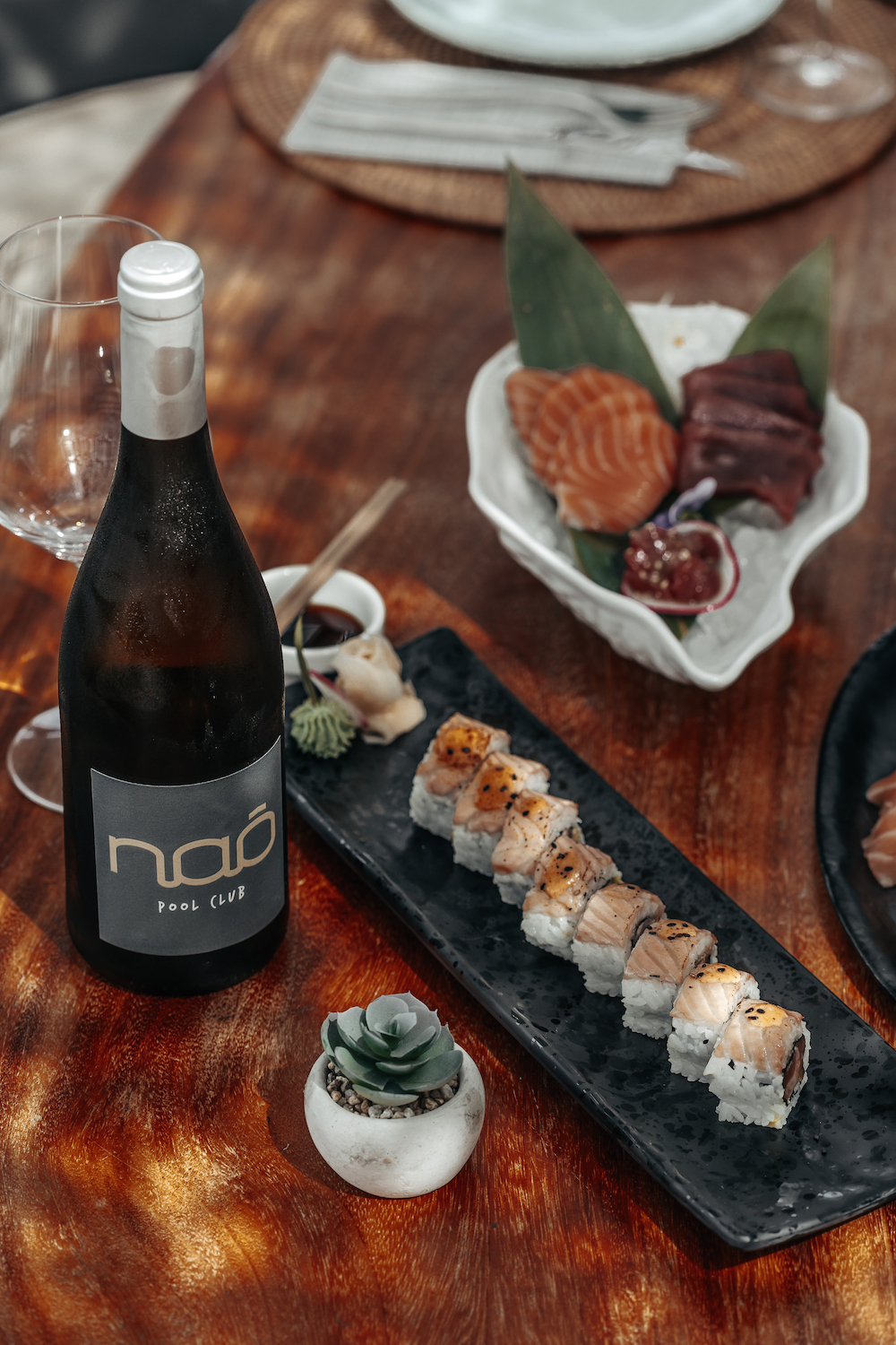 imagen 4 de Naô Pool Club y el mejor sushi de Andalucía.