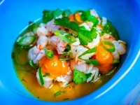 Rosi la Loca nos enseña a preparar un ceviche fresquito.