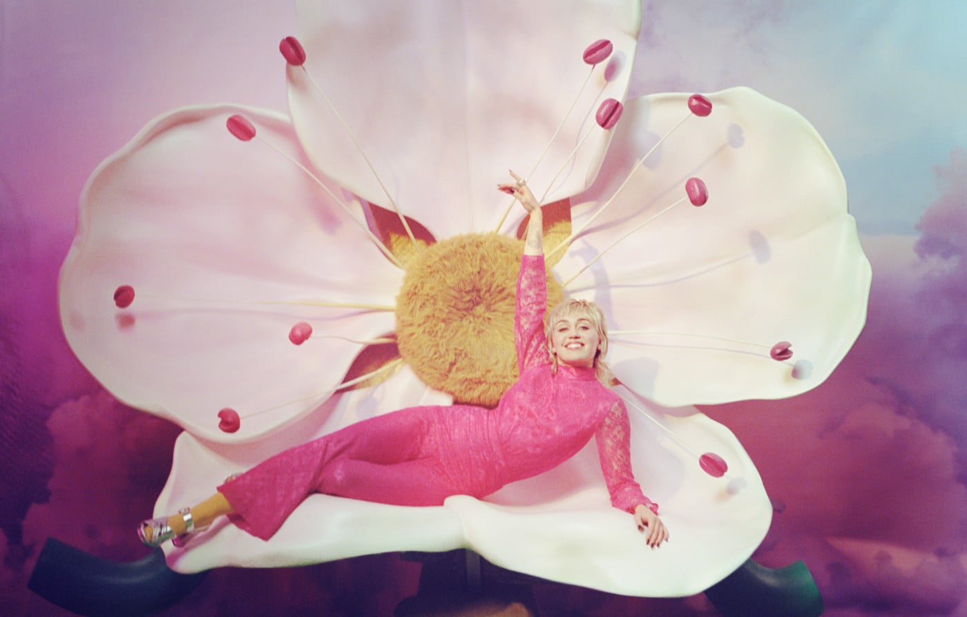 imagen 4 de Flora Fantasy, así es la nueva fragancia de Gucci que nos presenta Miley Cirus.