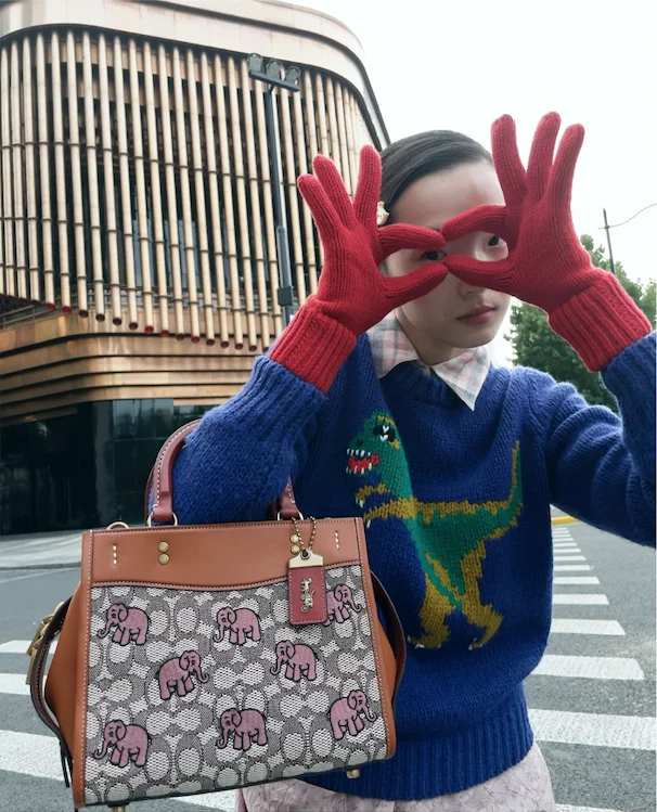 imagen 9 de Lo nuevo de Coach nos llega de la mano de Kate Moss y Jennifer López.