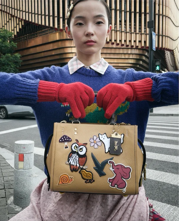 imagen 10 de Lo nuevo de Coach nos llega de la mano de Kate Moss y Jennifer López.