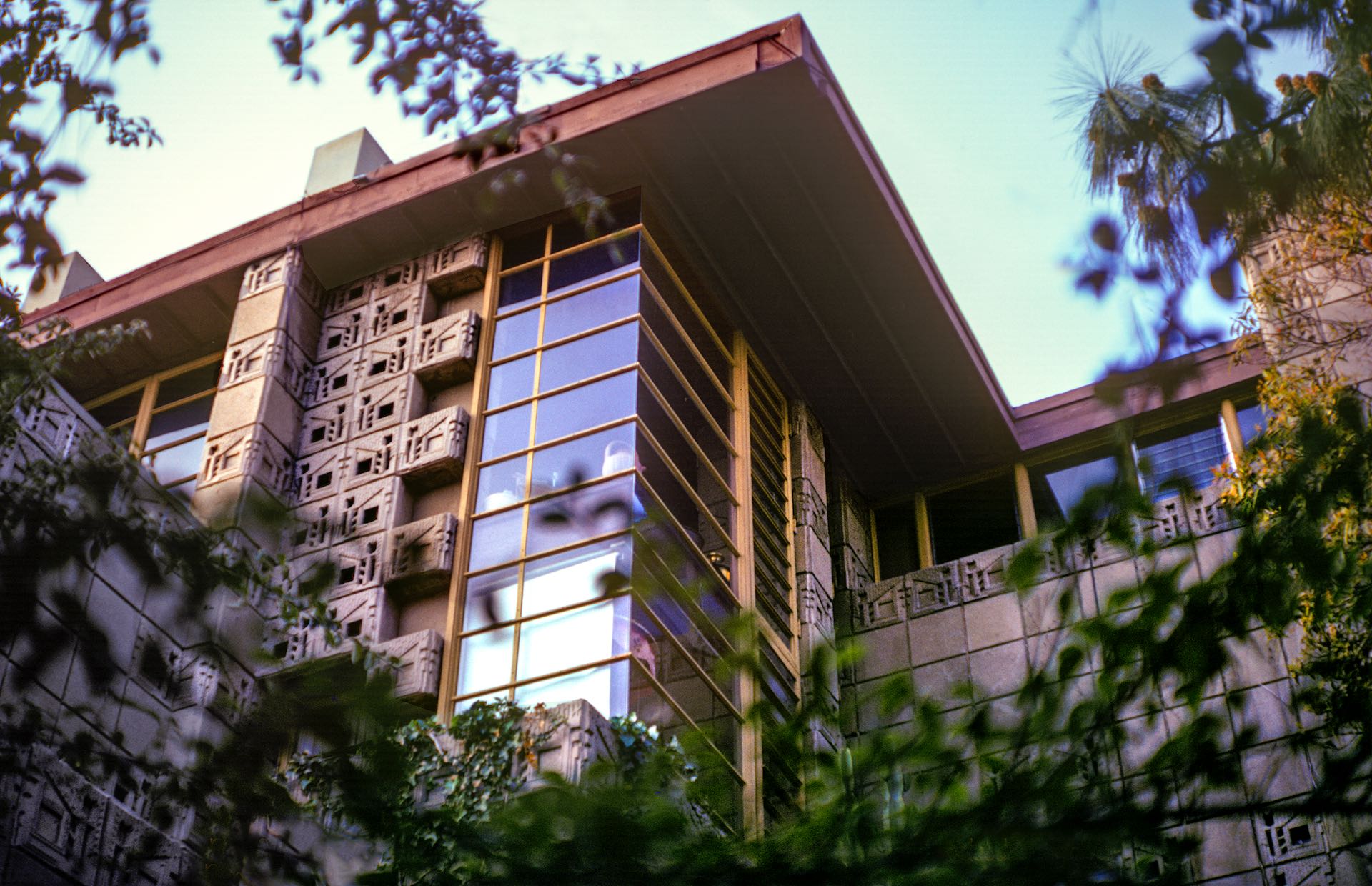 imagen 1 de Se vende la casa de los Freeman, obra y arte de Frank Lloyd Wright.