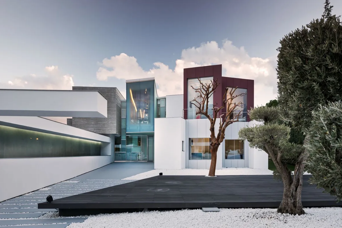 imagen 1 de Esta es, probablemente, la casa vanguardista más espectacular de Madrid. Y está en venta.