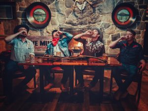 La banda canadiense de country y bluegrass, The Lucky Ones, debuta con un bonito LP homónimo.