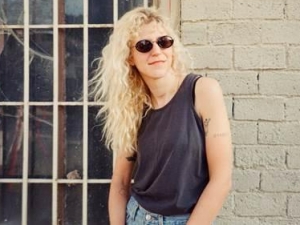 La cantante y compositora Julia Shapiro anuncia su nuevo disco y comparte un primer single y vídeo.