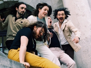 Unos de nuestros favoritos, los británicos de indie pop Blossoms tienen un nuevo single y vídeo.